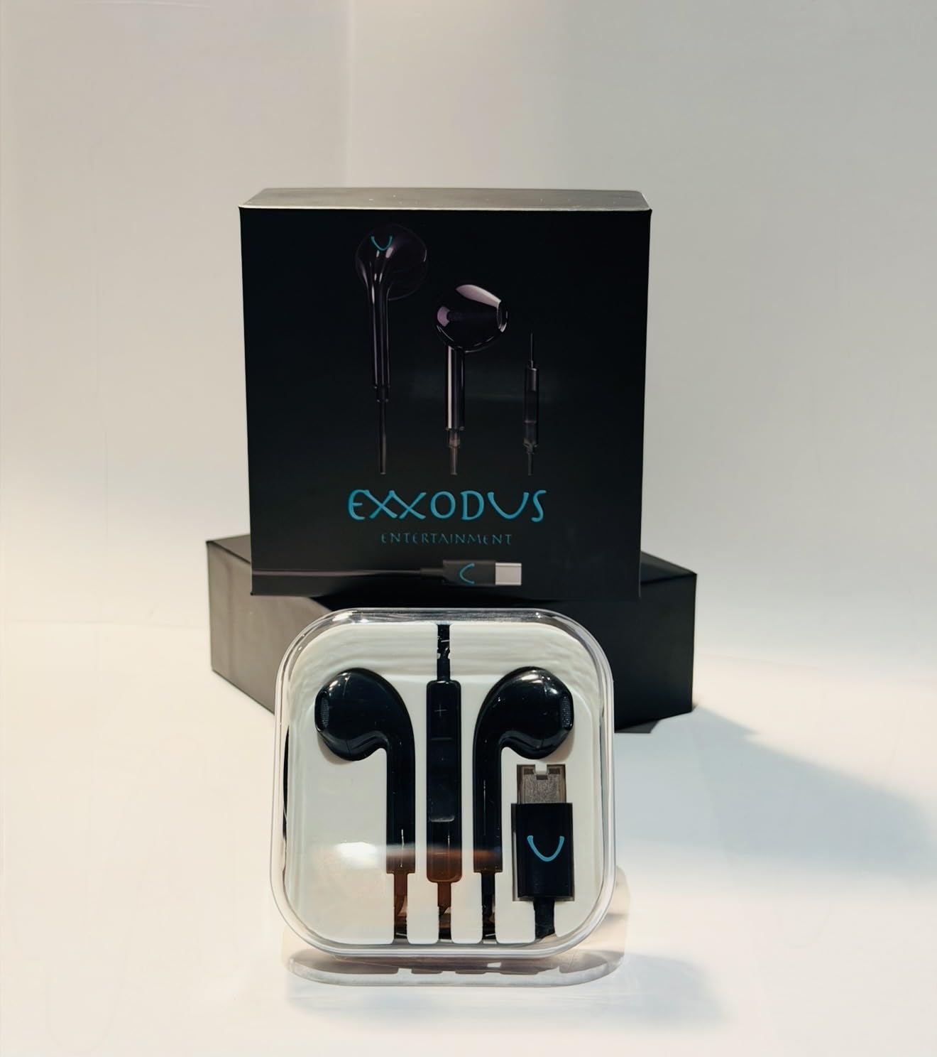 USB-C Wired Earphones Compatible with iPhone 15/16/17 Pro and pro Max, Built-in Microphone, 14mm Dynamic Driver, 1.2m Cable, Black and White